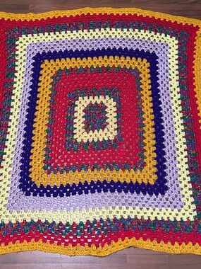 Vintage Colorful handmade Crocheted Granny Square afghan Throw blanket
